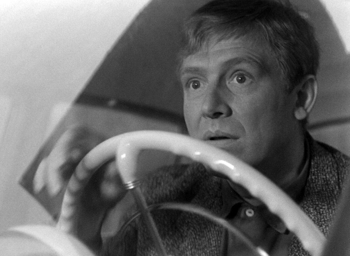 Кадр из фильма "Берегись автомобиля"