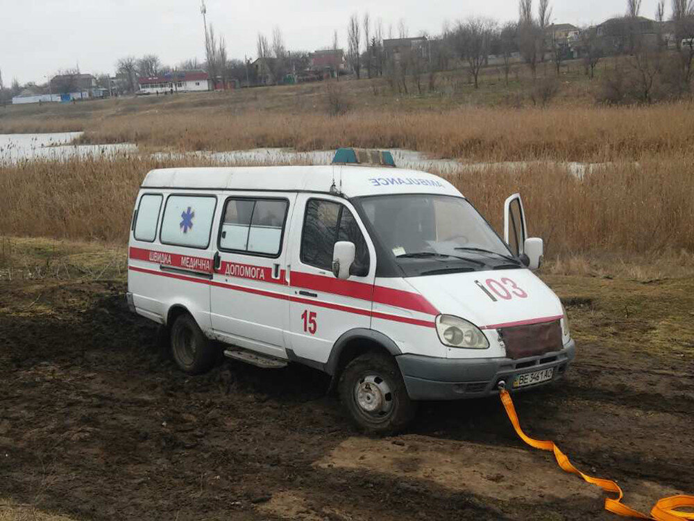 Вот так иногда приходится добираться скорым в удаленные поселки, где оптимизированы больницы