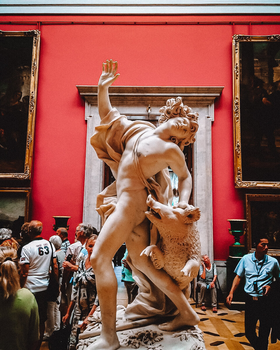 Скульптура "Гибель Адониса"