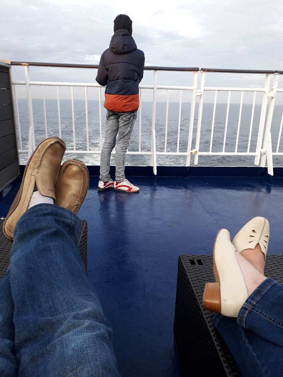 Семейное путешествие, все при деле