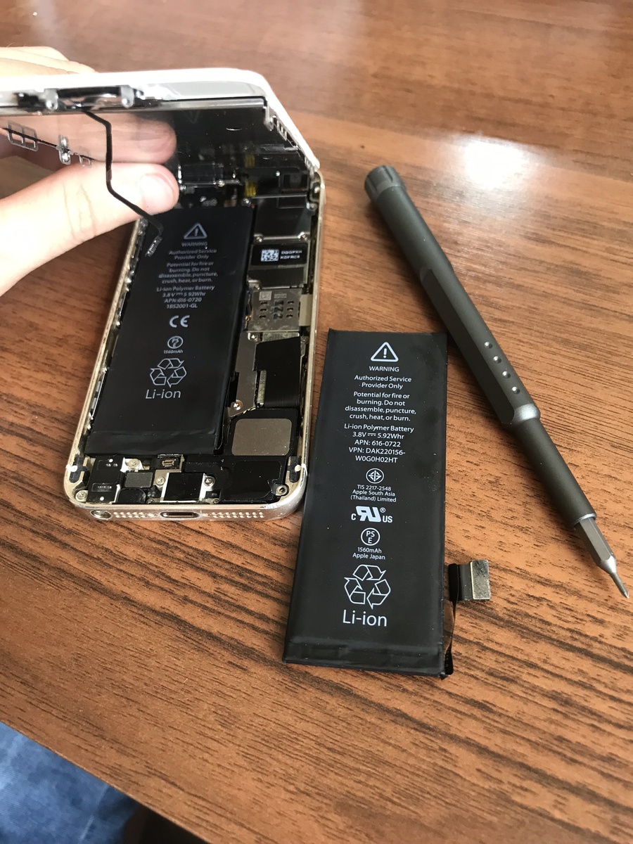 Так выглядит замена акб iPhone 5s