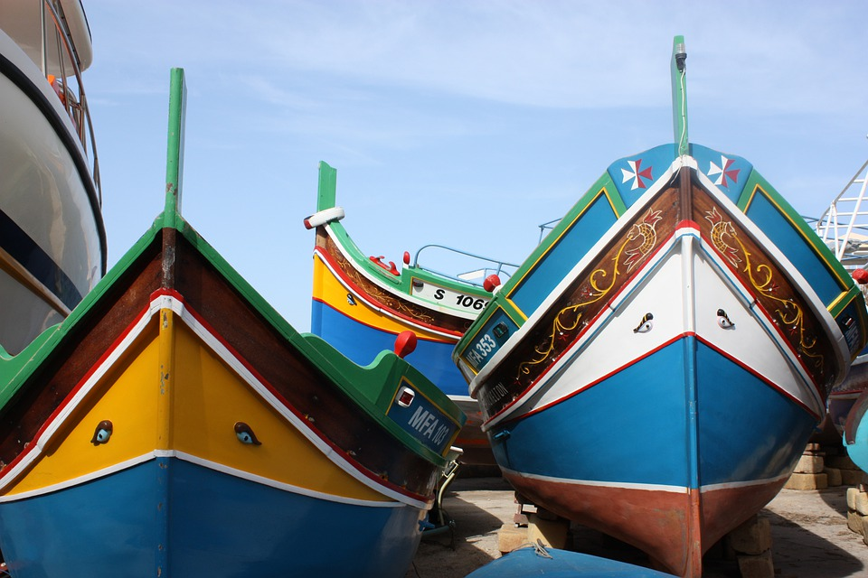 https://pixabay.com/photos/boats-colourful-holiday-travel-5094012/
