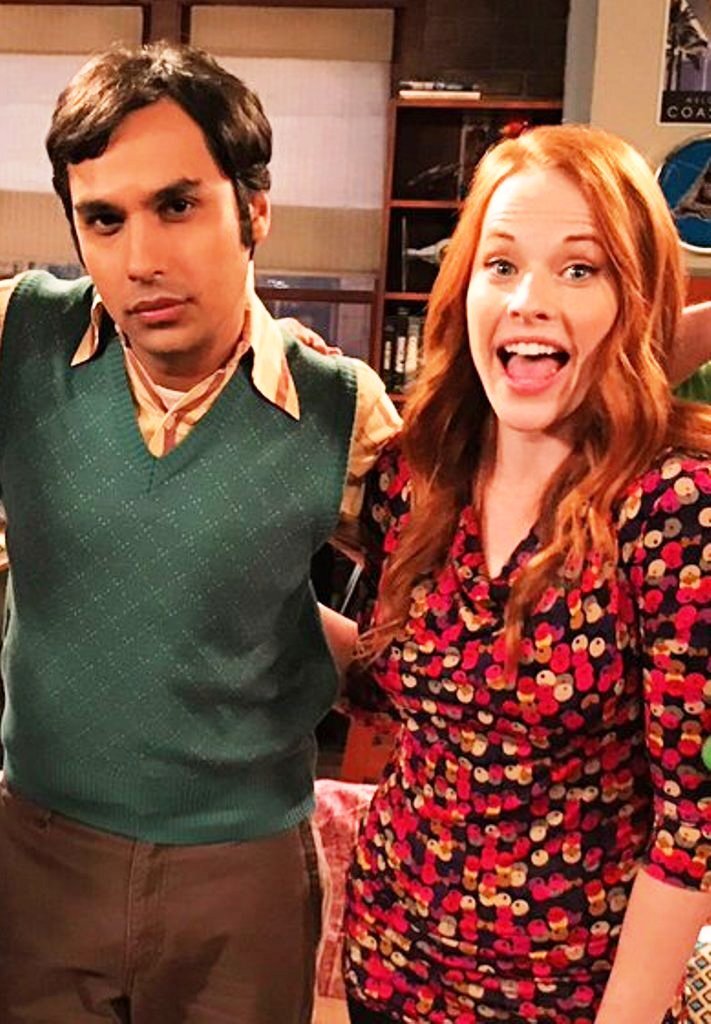 кейт мику́ччи. теория большого взрыва радж и люси. девушки раджа кутрапали. тбв люси актриса. кейт микуччи теория большого взрыва.