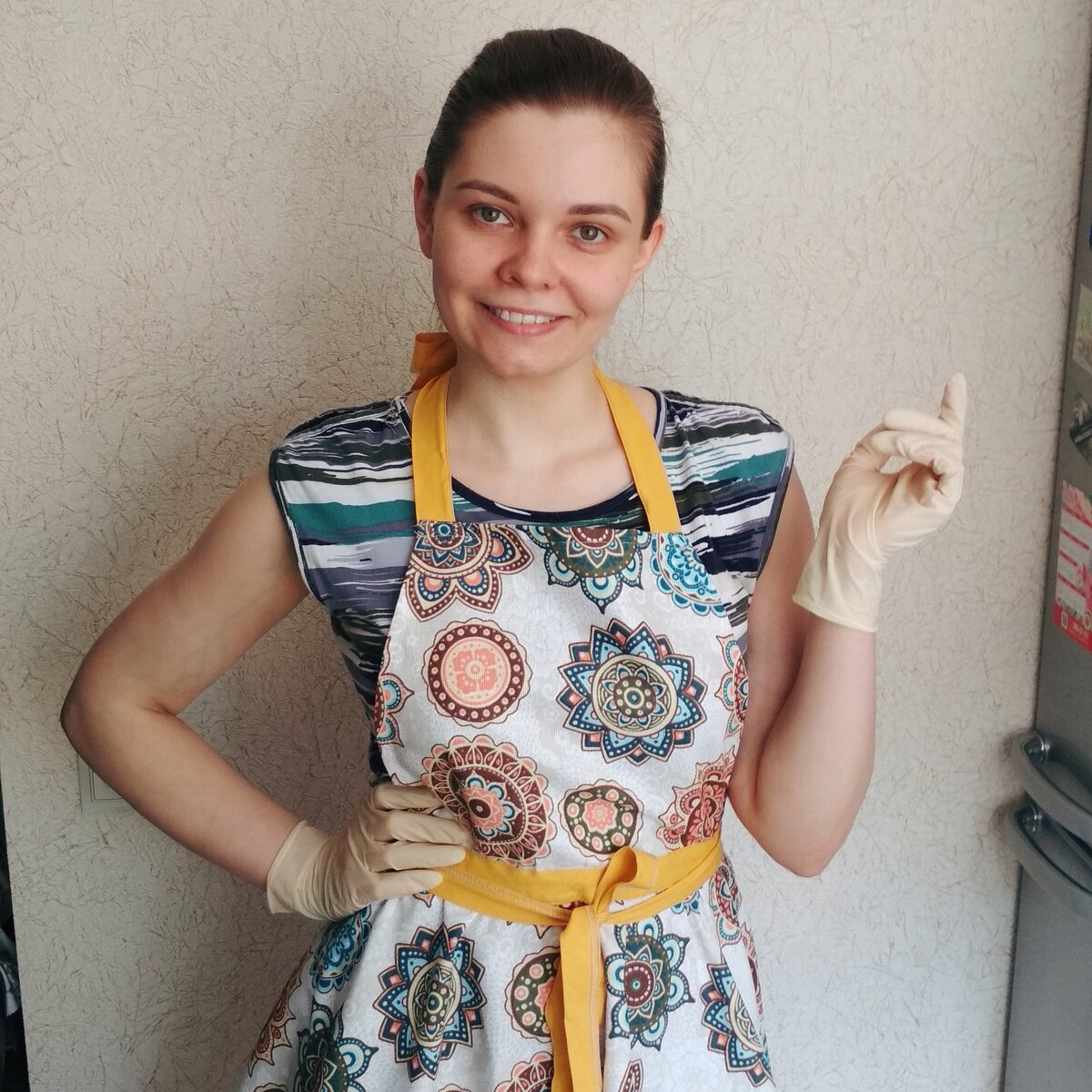 Позировала в перчатках пару минут, а руки вспотели, как будто смену отработала :)