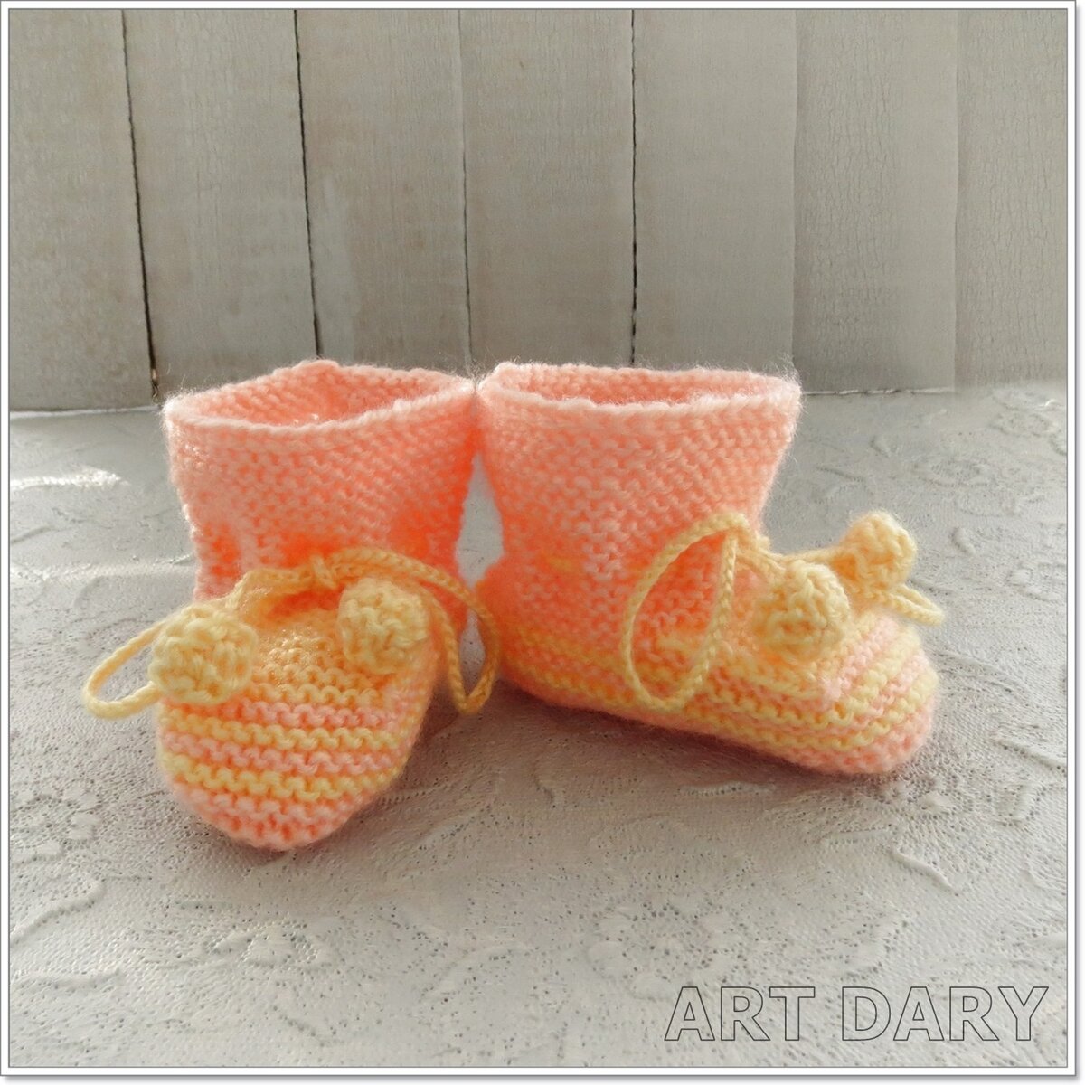 Пинетки для новорожденных на двух спицах