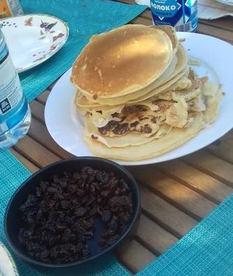 Русско-британское блинное пати. Как всегда не обошлось без комковатых блинов.