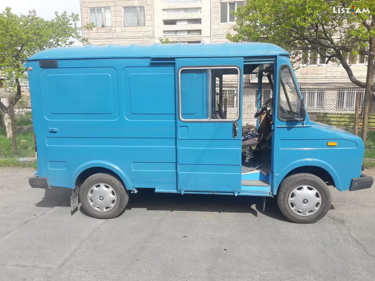 Правый бок, всё в хорошем состоянии 