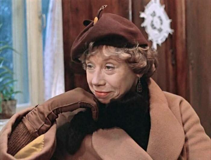 Мама Родиона-Рудольфа говорит Кате, что та не получит ни метра... Не просто так речь зашла именно о метрах. https://www.kino-teatr.ru/