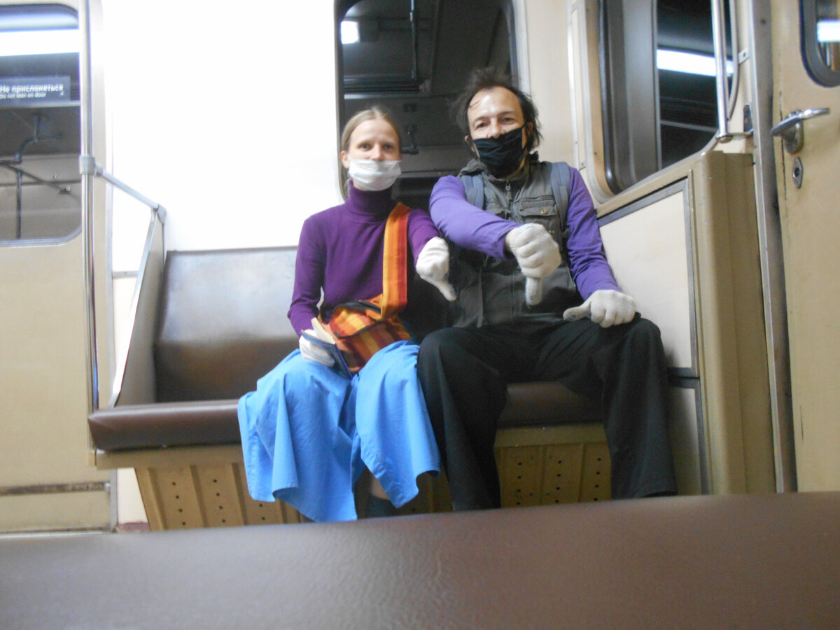 Дизлайк от нас всем, кто заставляет соблюдать ковидные ограничения! Пневмания лечится,  а  глупость - нет.