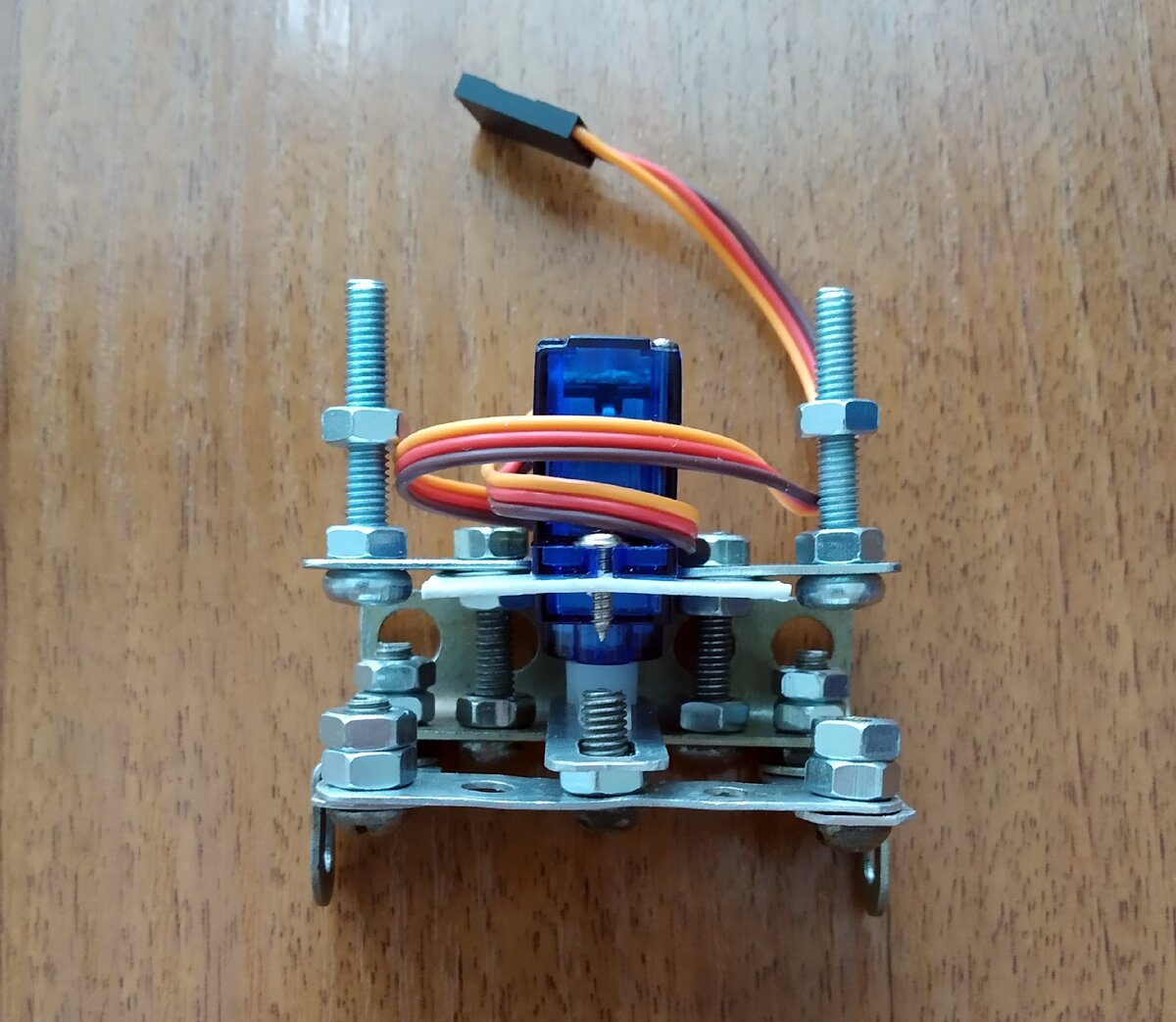 Рулевой механизм, вид спереди.