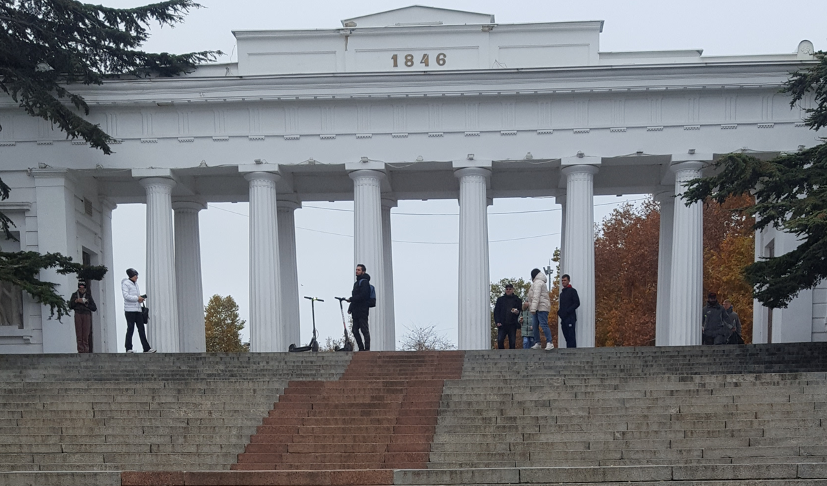 Графская пристань-вид со стороны бухты
