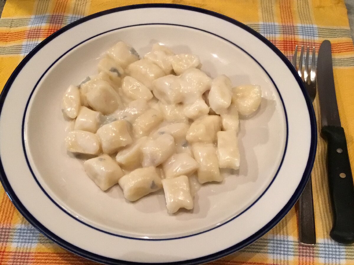 Gnocchi — это клецки. В Италии существует много их разновидностей. Сегодня  рецепт картофельных клецок в соусе из горгонцОлы | ПИЦЦА&ПАСТА | Дзен