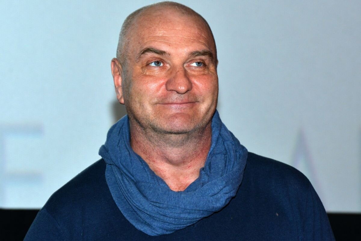 Александр Балуев известен каждому, кто знакомился с русским кинематографом. Харизматичный актер, в карьере у которого случались свои творческие взлеты и падения.-8