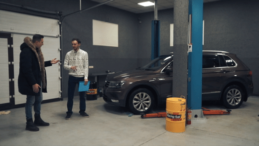 Volkswagen Tiguan — компактный кроссовер компании Volkswagen, производится с 2007 года. Сборка автомобиля осуществляется на заводах Volkswagen в Вольфсбурге (Германия) и Калуге (Россия). 