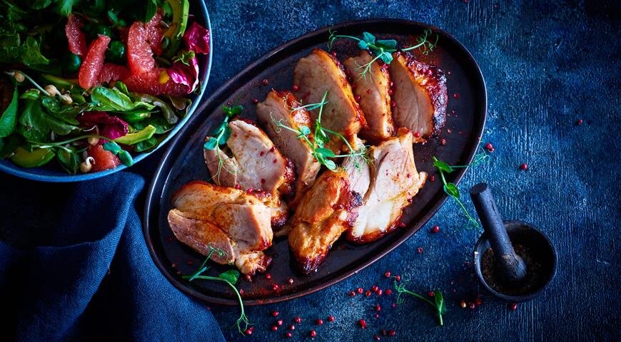 Горячий копченый окорок на праздничный стол, больше рецептов на www.gastronom.ru