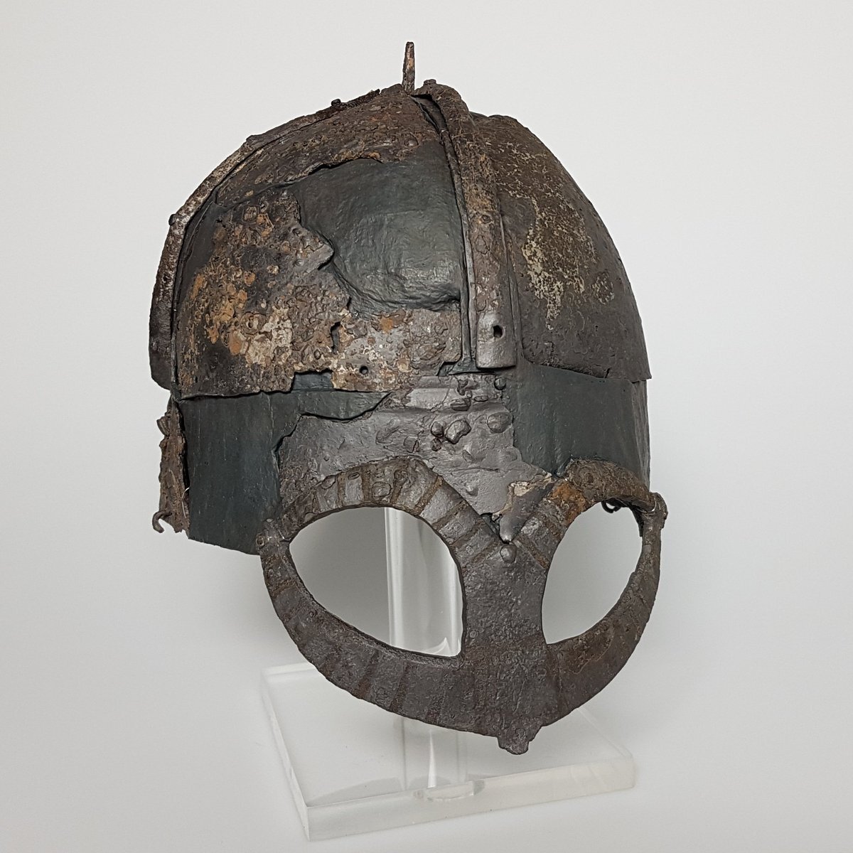 Таким знаменитый шлем Гьермундбю можно увидеть в норвежском музее истории и культуры (Осло)