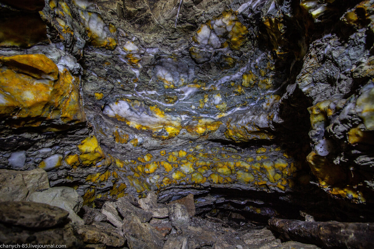 золотая пещера самарская область. руда пещера. соляная шахта соликамск. бештау рудник урановый минерал. черный предел скайрим.