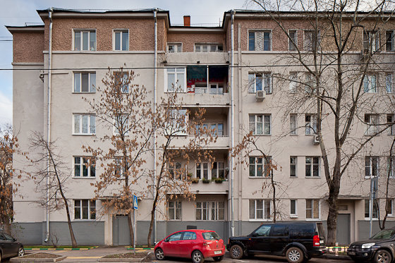 Проект построен архитекторами А.И. Мешковым, Н.М. Молоковым и другими на улице Усачева, из-за чего получил название "Усачевка". Наряду с "Хавско-Шаболовским жилмассивом" и "Нижней Пресней" является наиболее сохранившимся памятником жилого домостроения в стиле конструктивизм. Усачевка признана ценным архитектурным ансамблем и не подлежит сносу. 