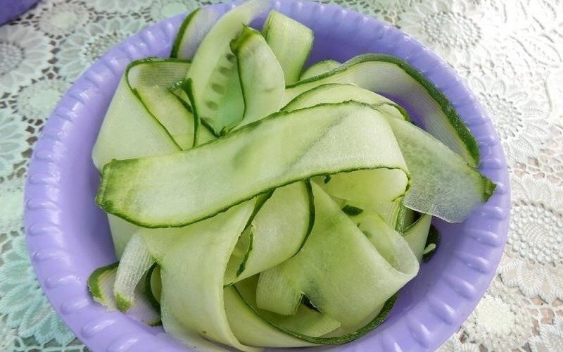 Знаменитая закуска из огурцов «Тещин язык» - интересный рецепт 