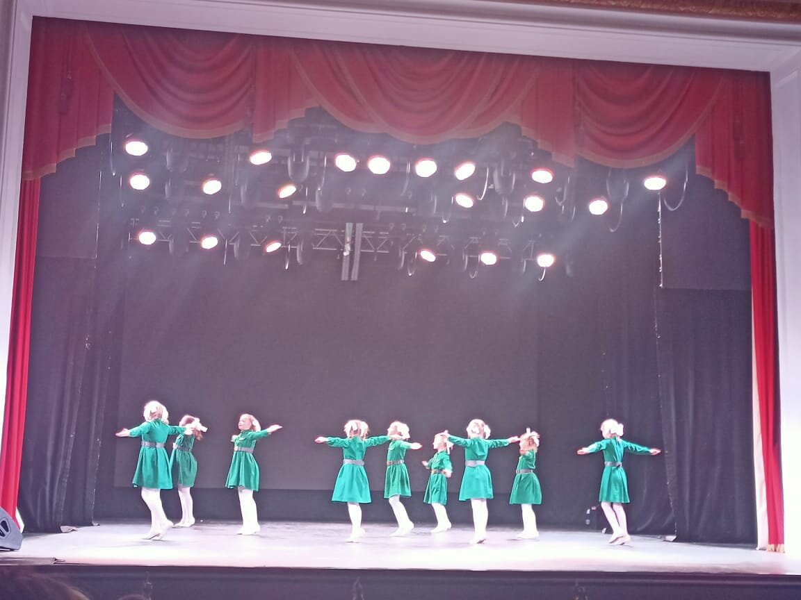 Танцуем танец "Катюша".