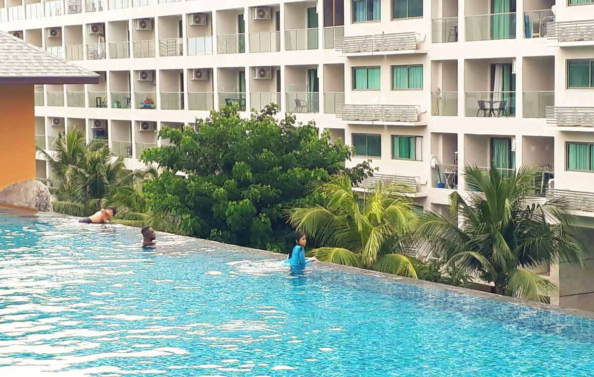 Долгожданный день в Паттайе - разрешение купания в бассейне
