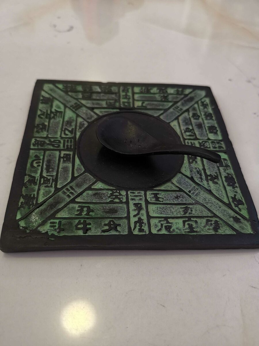 Вид древнего Китайского компаса