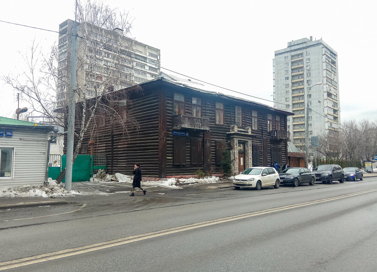 "Изба на Масловке" - последняя из сохранившихся дач Петровского парка. Москва. Фото автора статьи 