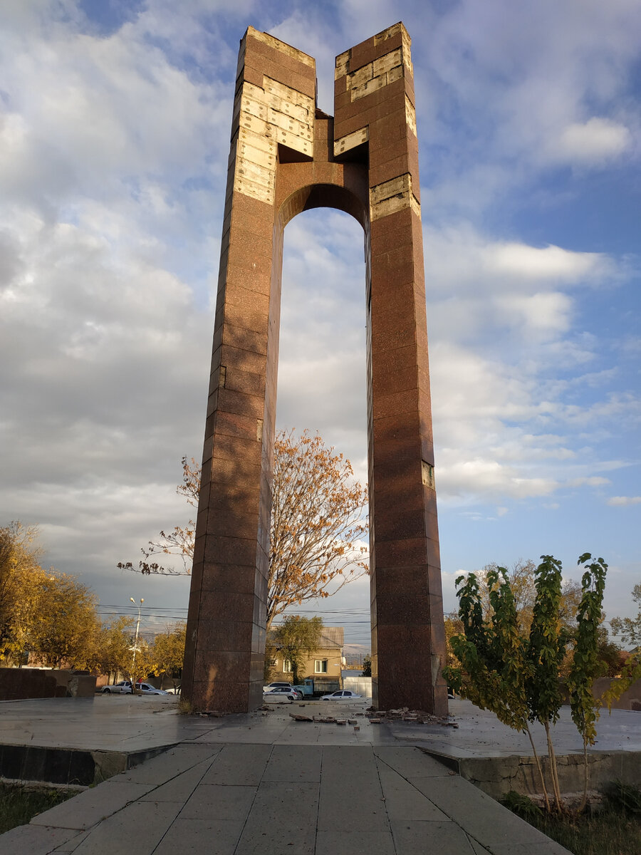 Памятник в парке-мемориале ''Отечественная война'' в Ереване.