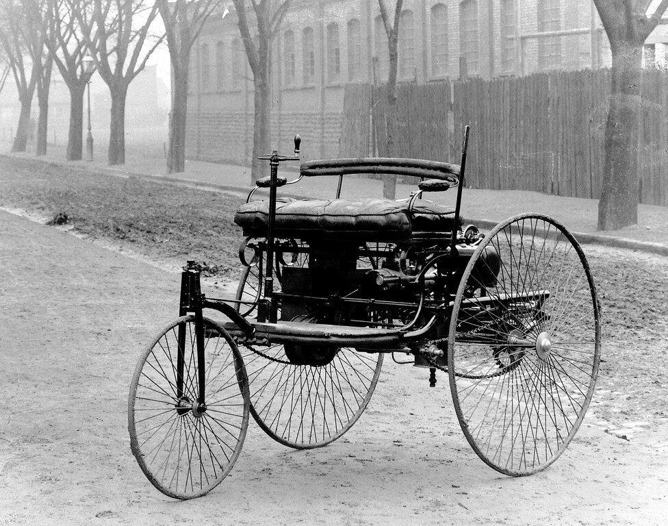 Первый автомобиль Карла Бенца - Motorwagen, 1886 год.