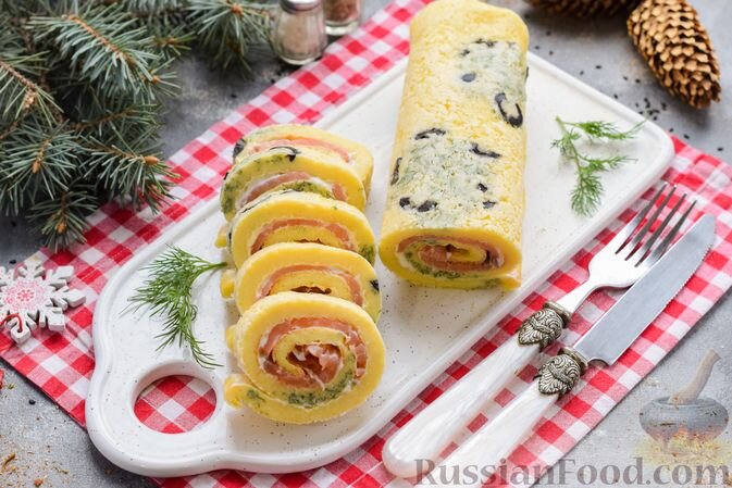 яйца, рыба красная солёная, сыр плавленый, маслины без косточек, майонез, мука, крахмал, укроп свежий, соль, перец чёрный молотый, масло растительное