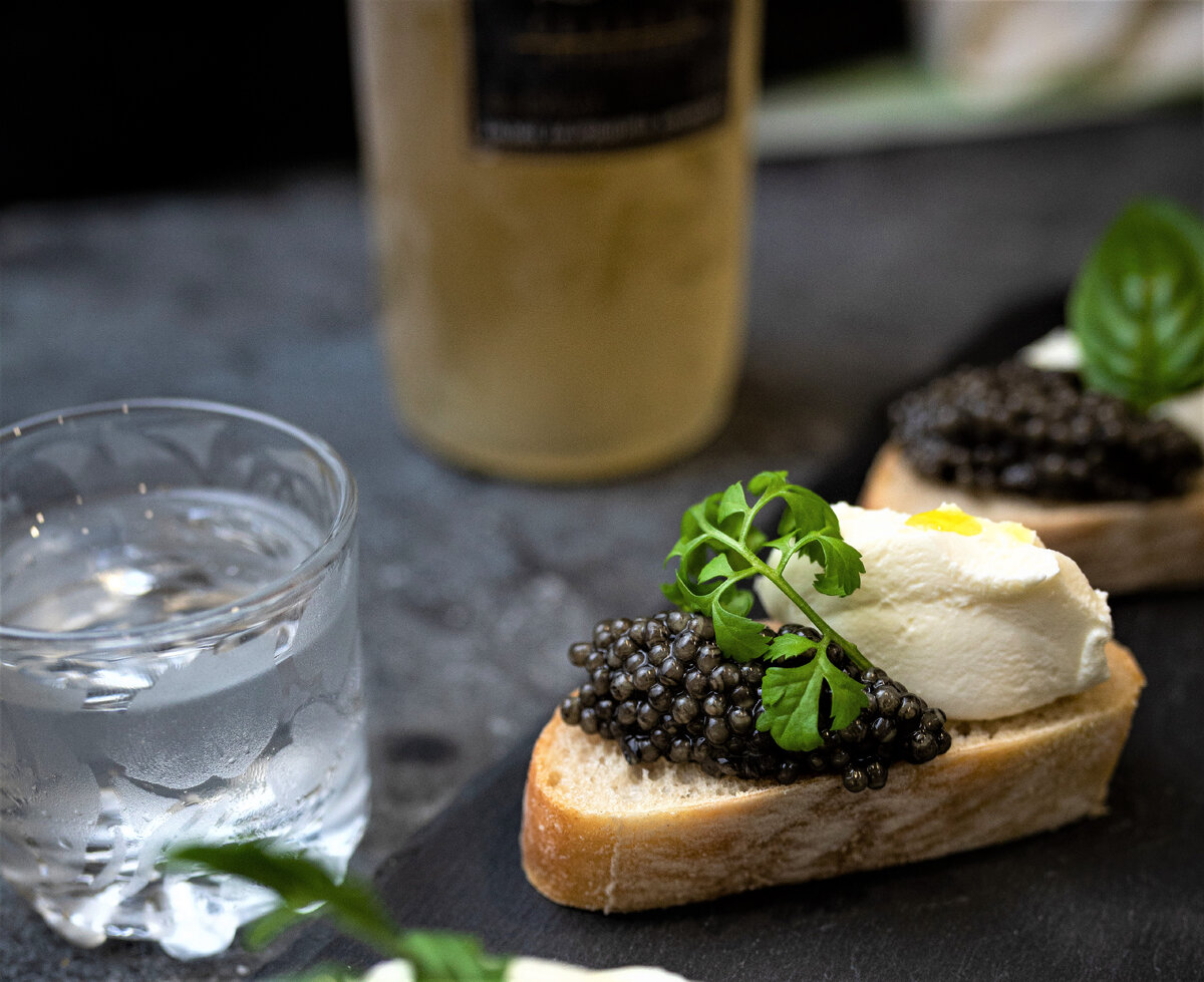 Черная икра в Японии - дорогой продукт и подается она, преимущественно, в виде украшения к блюдам 