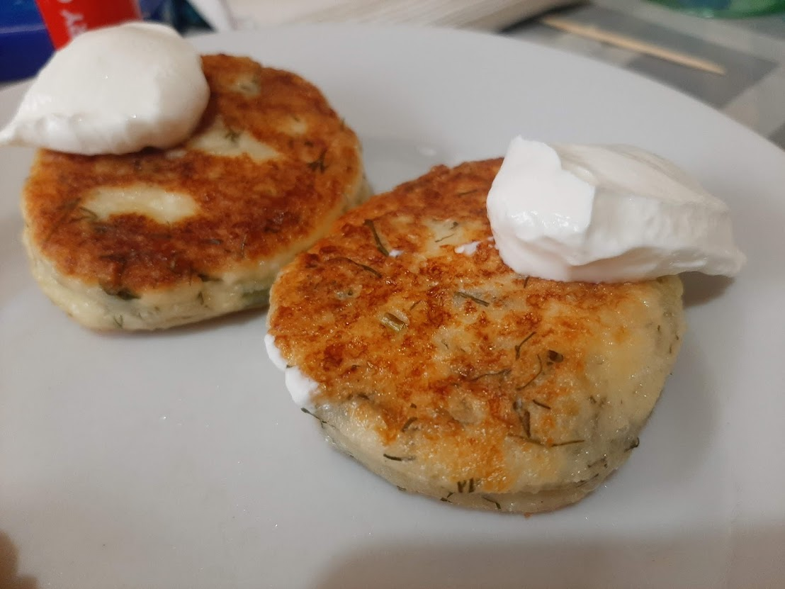 Несладкие сырники с зеленью в духовке - вкусные и очень полезные