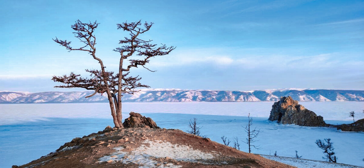 Мыс Бурхан, скала Шаманка