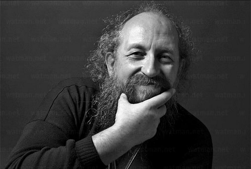 Очень редкий момент, когда Анатолий в кадре без очков.