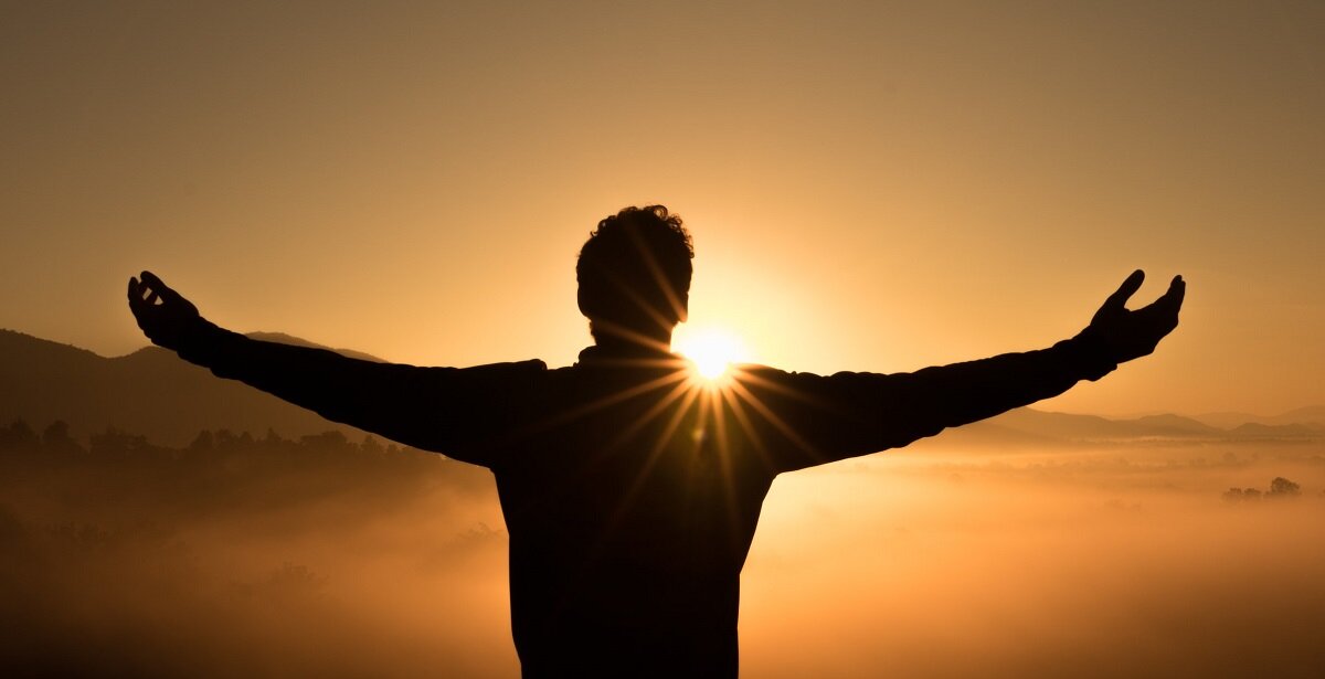 На страницах Библии величайшими по своему значению являются слова, которые повторяются четыре раза: "Праведный верою жив будет". Впервые мы их читаем в Ветхом Завете, в книге пророка Аввакума.-4