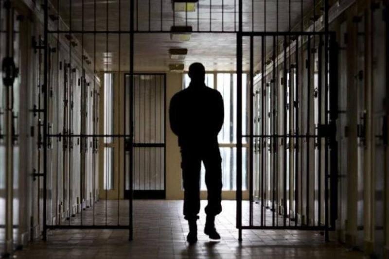 Преступление и наказание. Ссылка на фото https://goo.su/IHw6.