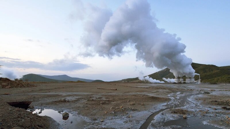 Геотермальный источник в Кении. energosmi.ru