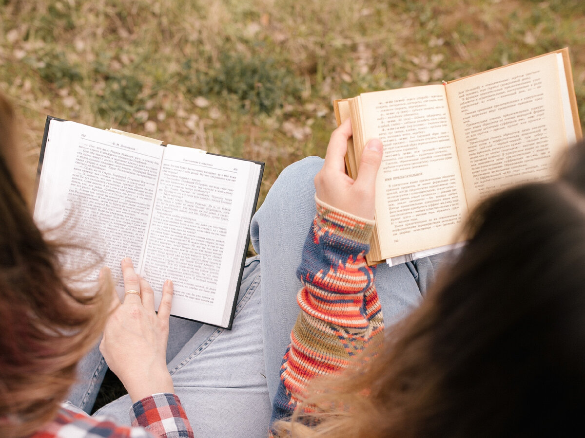 Чтение - отличный способ выучить иностранный язык.