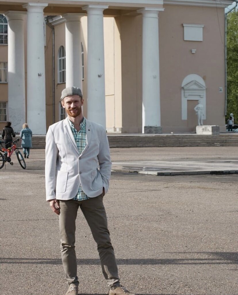 За мной Дворец культуры