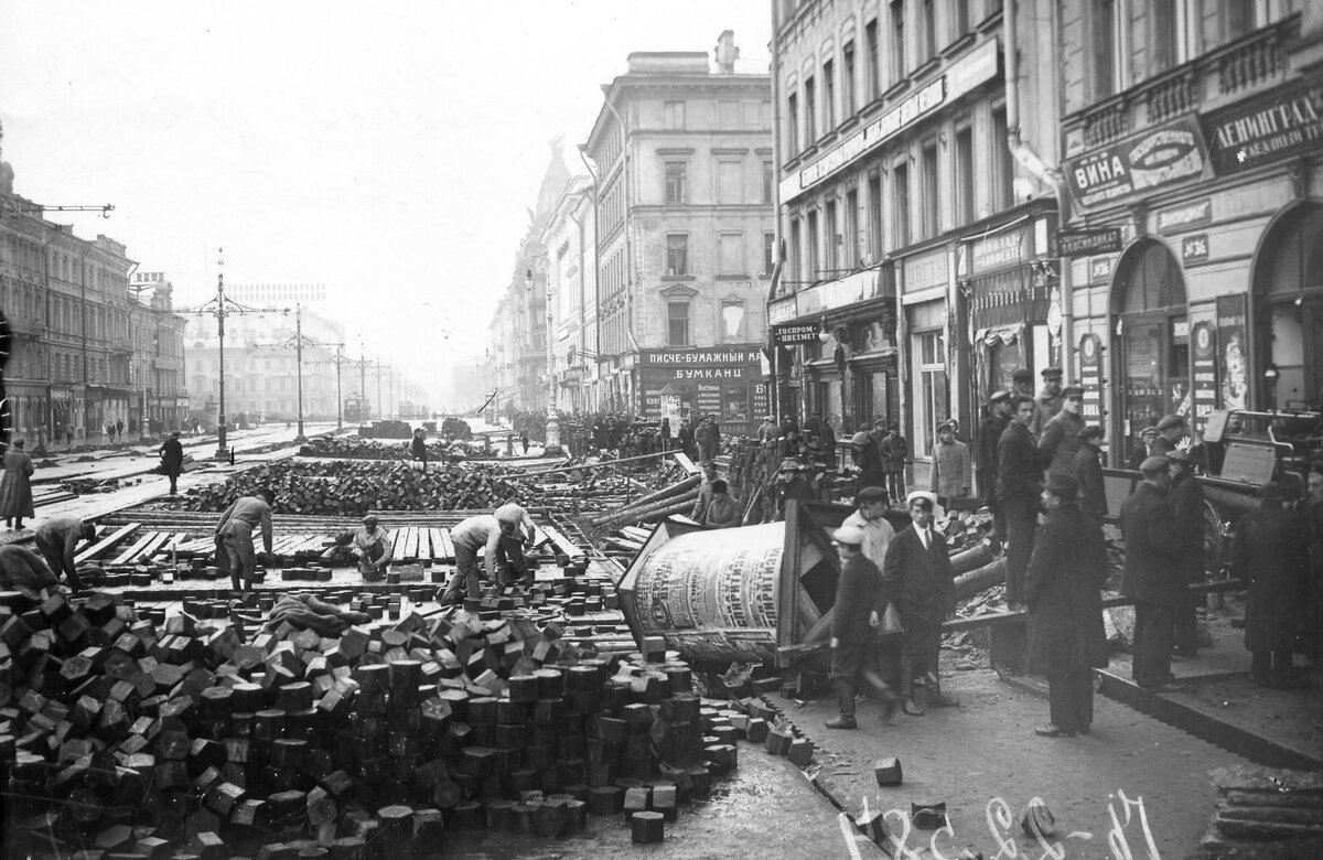 Прогулка по Ленинграду 1924 года. Каким был город в год смерти Ленина?