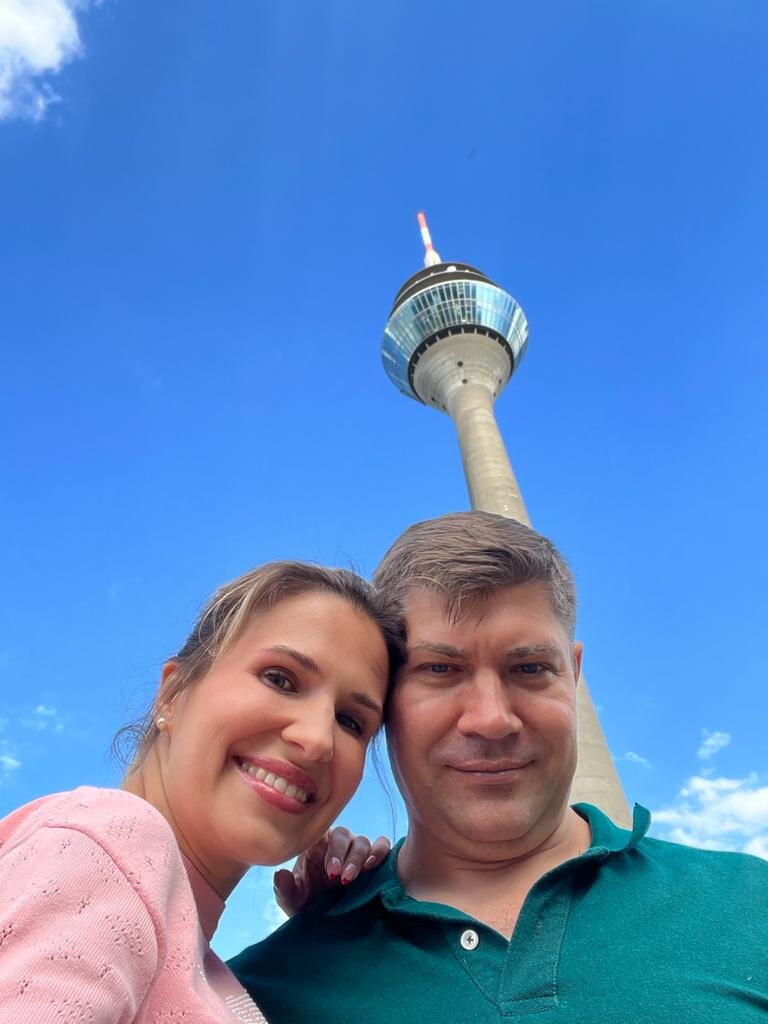  Привороты очень противоречивые, по поводу приворотов много сказок, небылиц и страшилок. Все они как правило основаны на страхах и суевериях, а за этими суевериями скрывается довольно мощная область эзотерических и психологических манипуляций. Как всегда раздувают глупость, что бы скрыть истинную технологию и возможности........