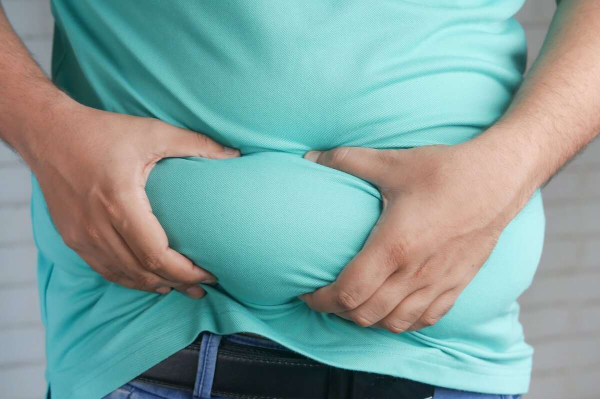     Как скрыть пивной живот с помощью одежды: 7 советов, которые помогут выглядеть стройнее