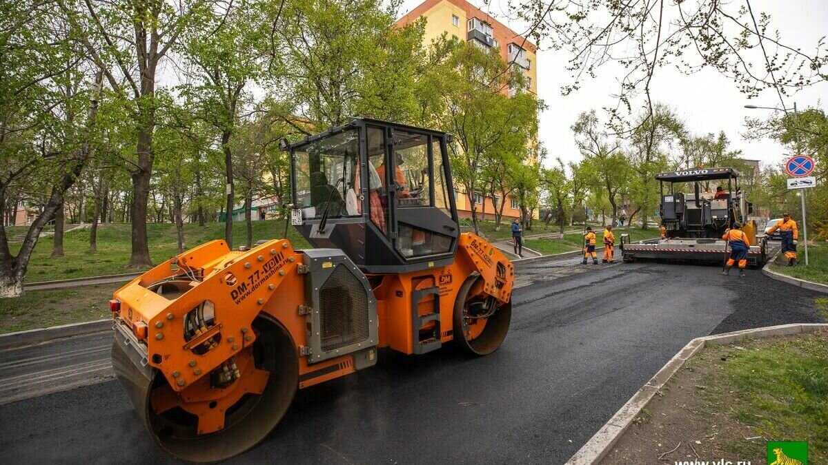     121 тысяча квадратных метров дорог и тротуаров была отремонтирована и приведена в порядок за сезон во Владивостоке. Такие цифры озвучили представители МБУ «Содержание городских территорий».