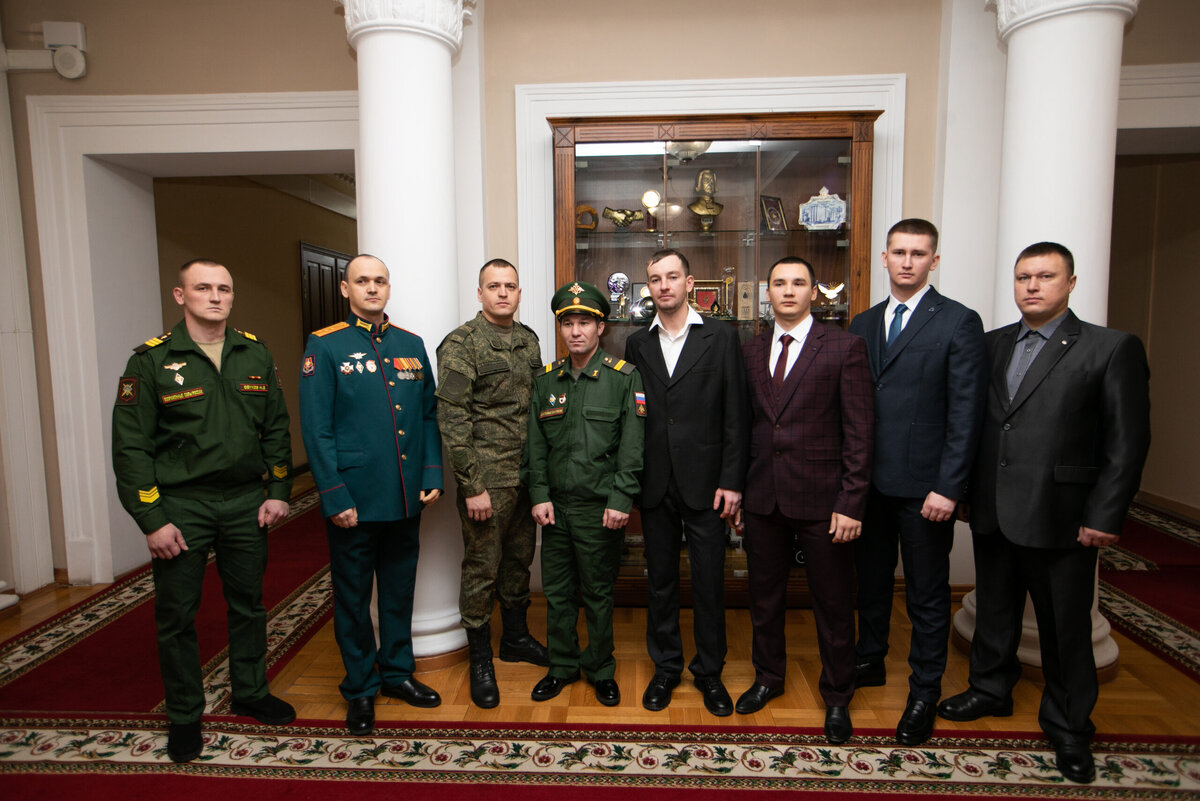    Денис Паслер вручил оренбуржцам госнаграды за мужество и отвагу при участии в спецоперации Елена Шкатова