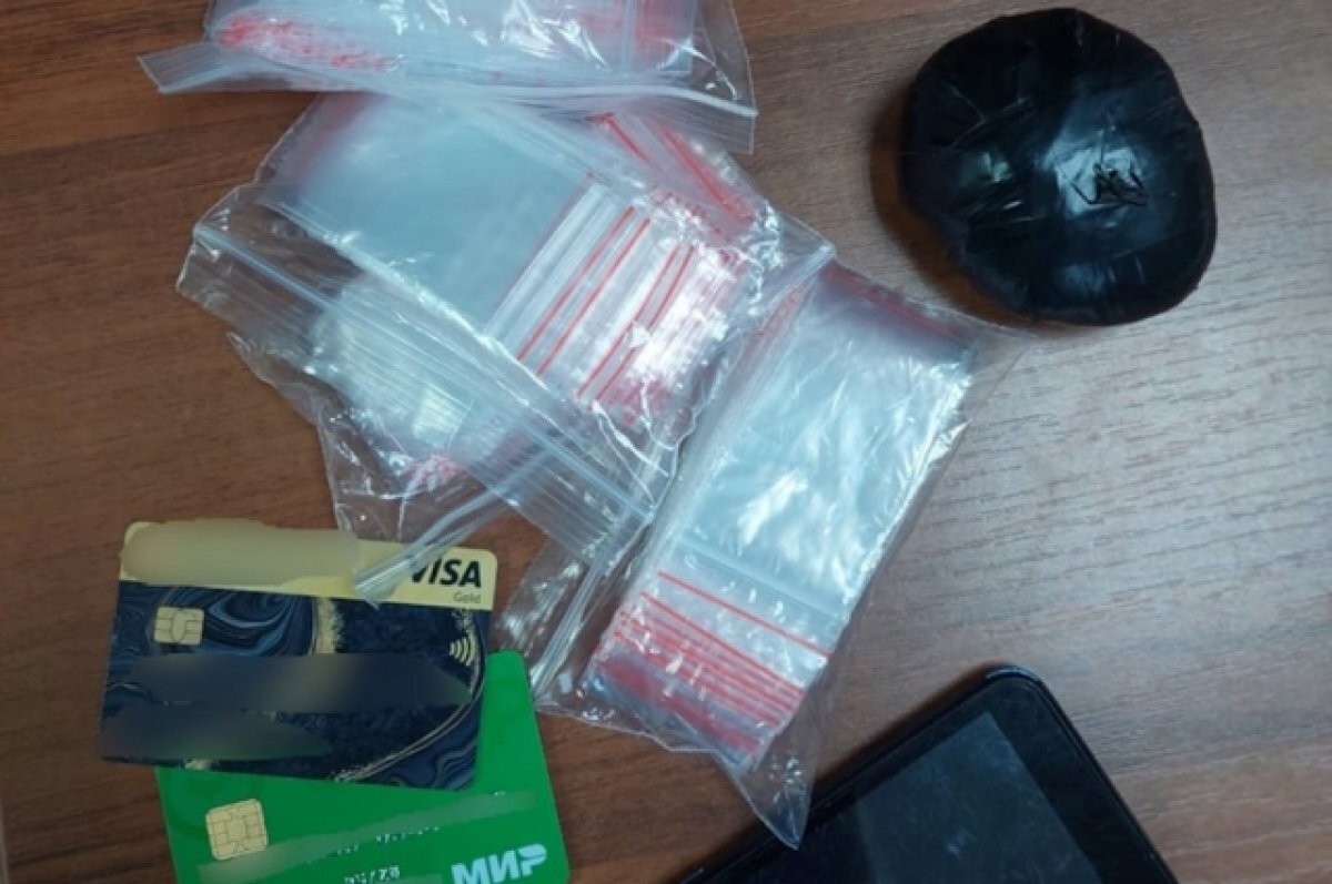    Пара саратовчан арестована в Волгограде за торговлю наркотиками