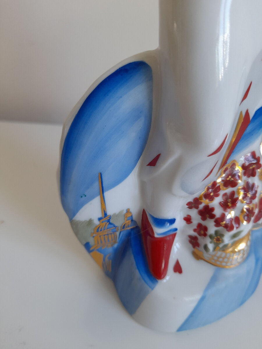 "Цветочница" ЛФЗ, 90е. Скульптор Эльвира Еропкина. Фото скульптуры из личной коллекции автора