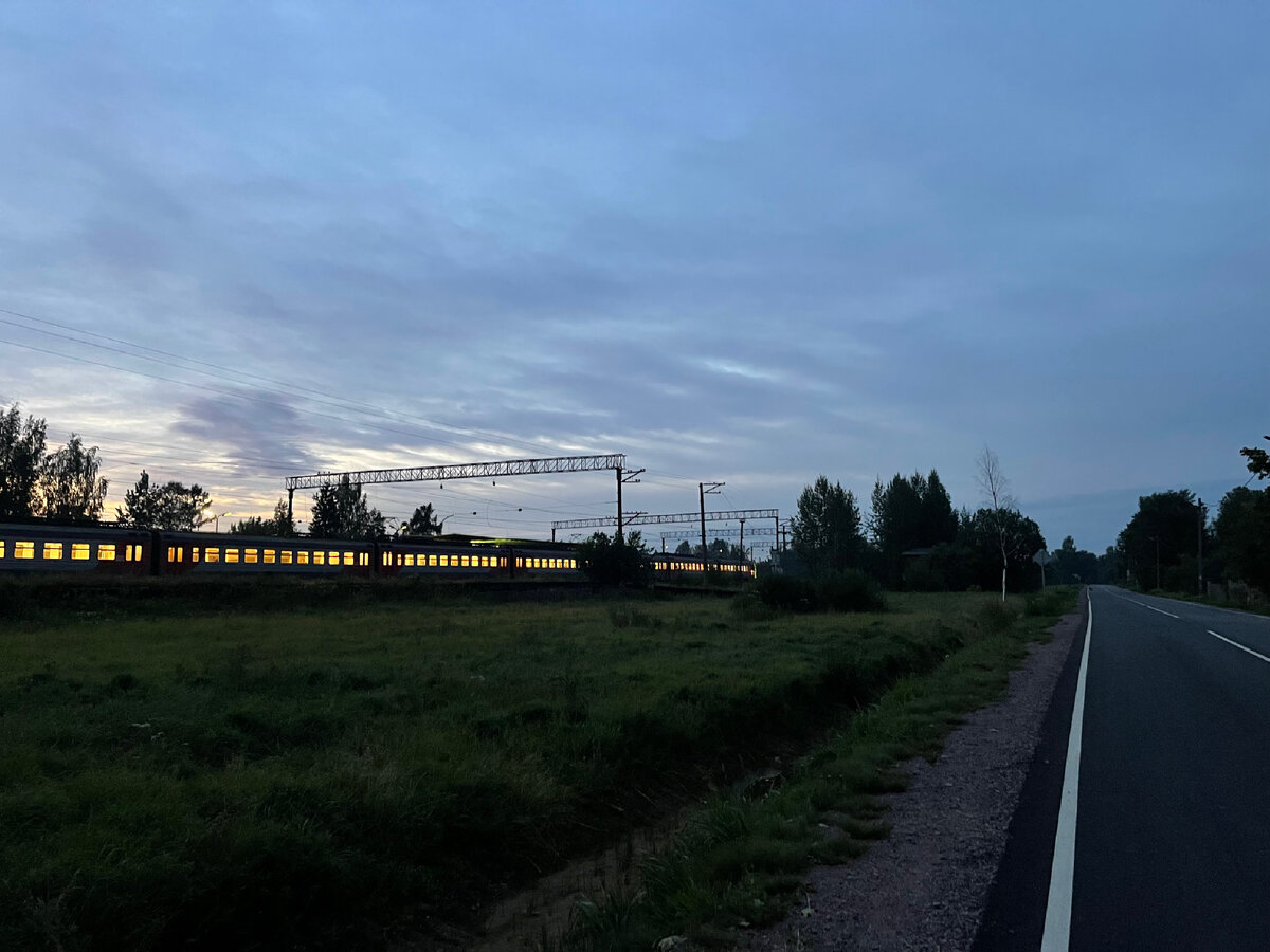 Обычно ночью шумят только поезда, но к ним я привык