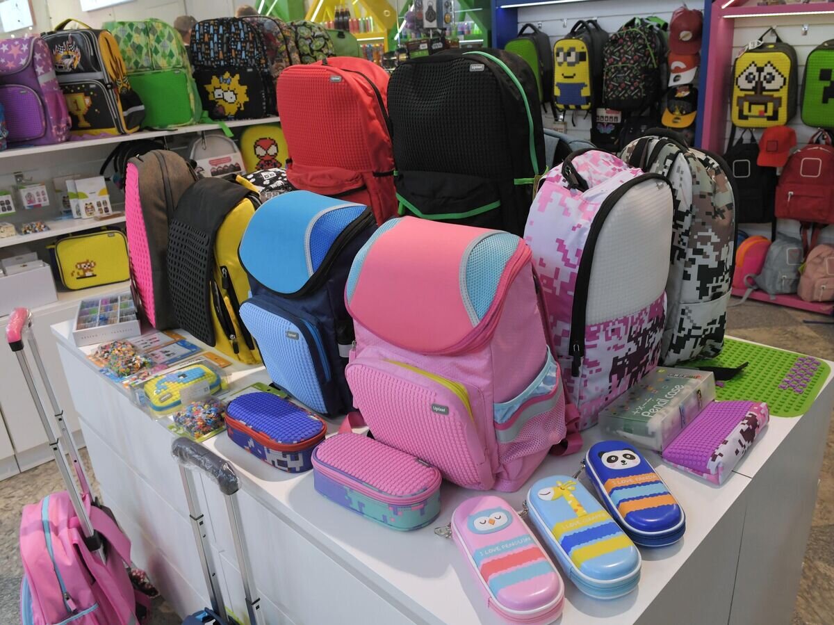    Ассортимент товара на школьной ярмарке© РИА Новости / Владимир Вяткин