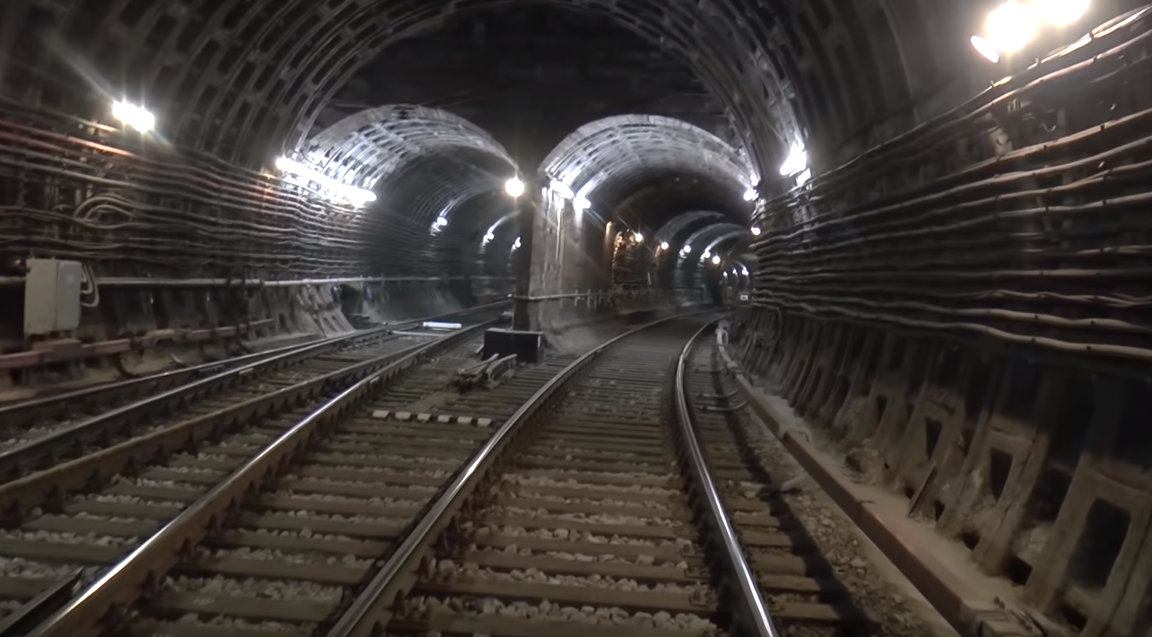 Работа метро в санкт петербурге ночью. Туннели Санкт Петербургского метрополитена. Тоннели метро Петербурга. Тоннель метро Афины 1869. Метро туннель ССВ.