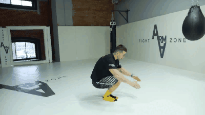 Ноги не должны задираться слишком высоко. 